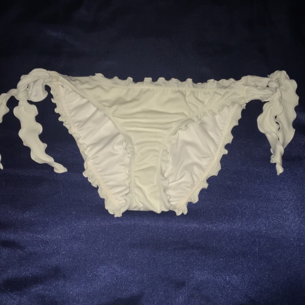 white vs bottoms